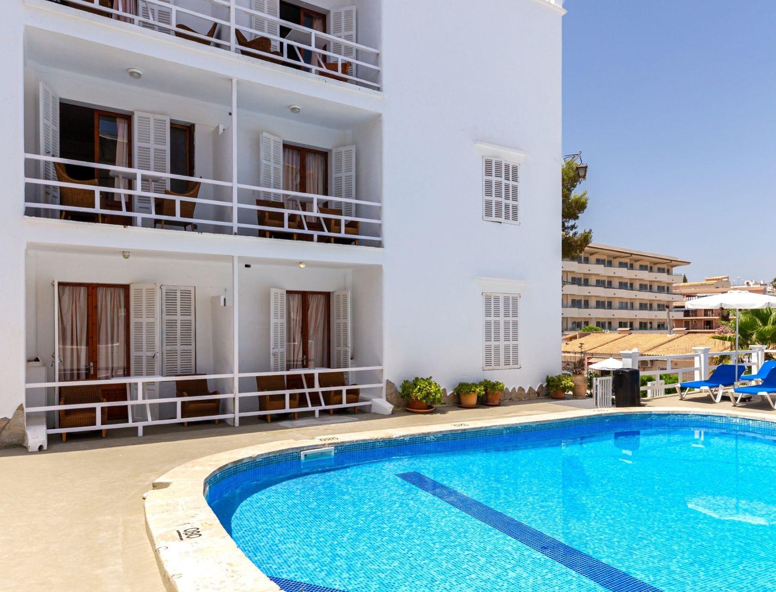 Hostal Residencia San Francisco Portocolom  Exterior photo
